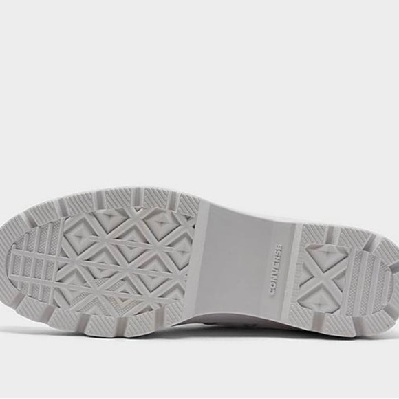 βοΈNWTβοΈ WOMEN'S CONVERSE LUG HIGH TOPS - Picture 11 of 16